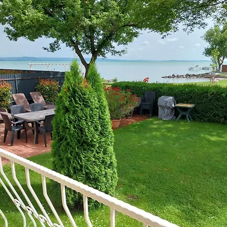 Gabriella - Vizparti Apartment Balatonboglar